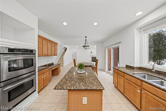 6901 Reed Court, West Bloomfield, MI 48322