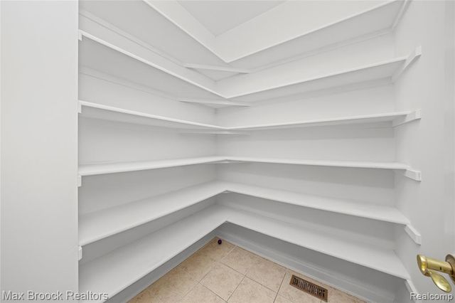 6901 Reed Court, West Bloomfield, MI 48322