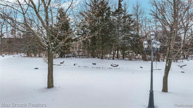 6901 Reed Court, West Bloomfield, MI 48322