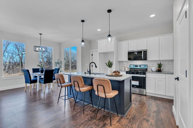 675 S Arbor Valley Way, Valley Center, KS 67147