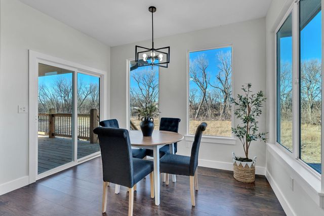 675 S Arbor Valley Way, Valley Center, KS 67147