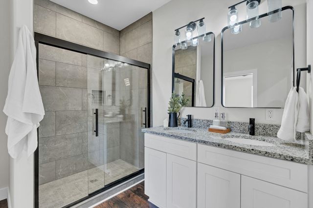 675 S Arbor Valley Way, Valley Center, KS 67147