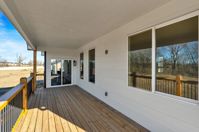 675 S Arbor Valley Way, Valley Center, KS 67147