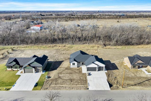 675 S Arbor Valley Way, Valley Center, KS 67147