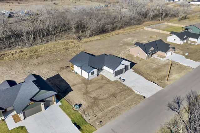 675 S Arbor Valley Way, Valley Center, KS 67147