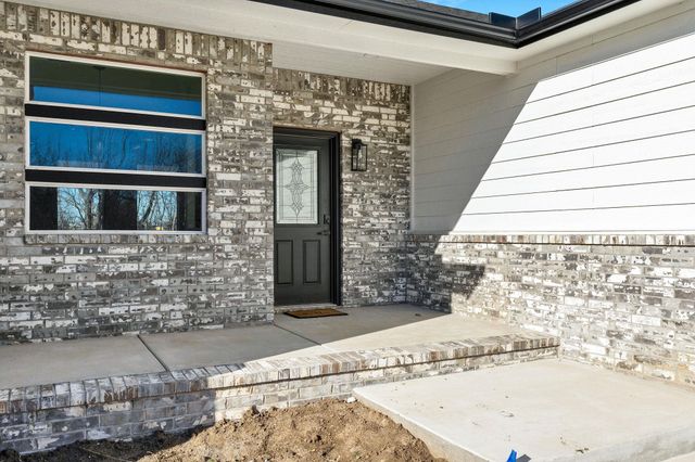 675 S Arbor Valley Way, Valley Center, KS 67147