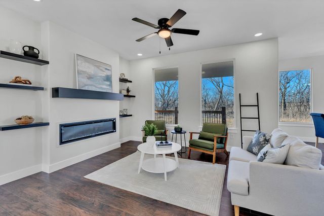 675 S Arbor Valley Way, Valley Center, KS 67147