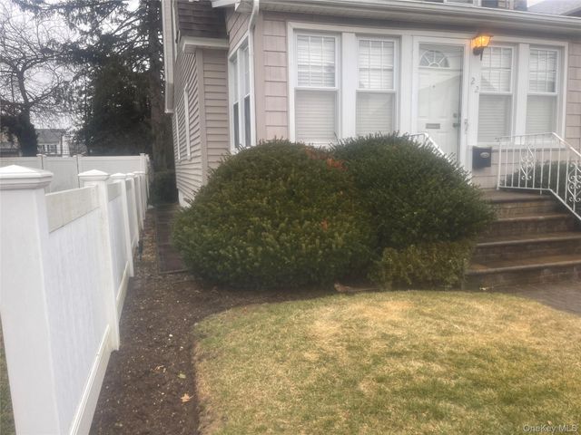 22 Eton Street, Valley Stream, NY 11581