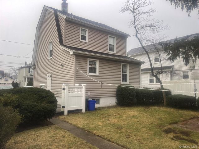 22 Eton Street, Valley Stream, NY 11581