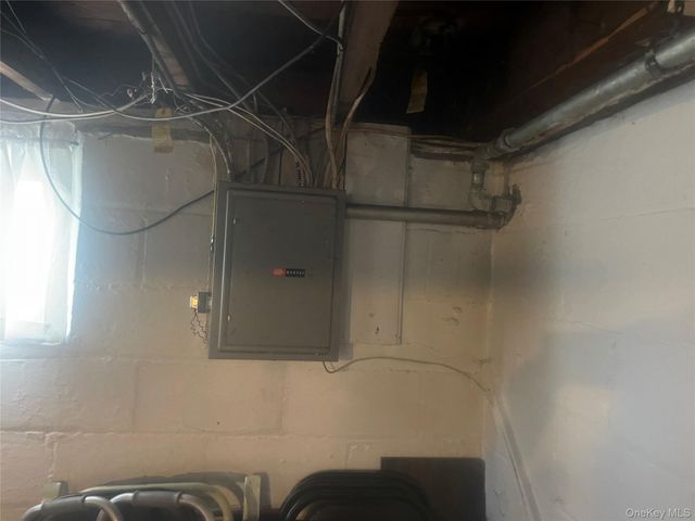 22 Eton Street, Valley Stream, NY 11581