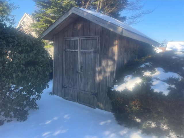 22 Eton Street, Valley Stream, NY 11581