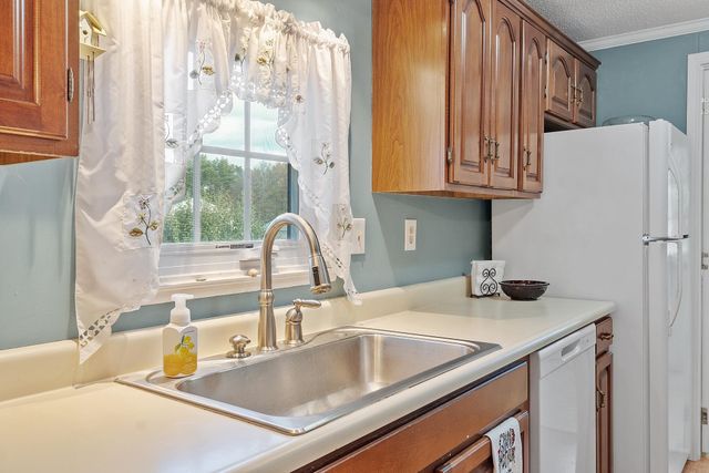 18 Lilac Court, Raymond, NH 03077