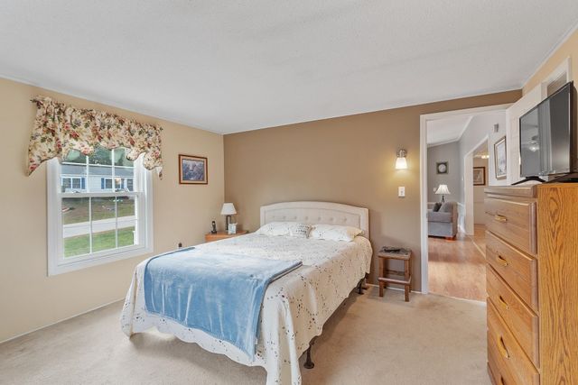 18 Lilac Court, Raymond, NH 03077