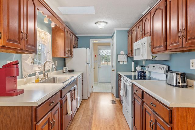 18 Lilac Court, Raymond, NH 03077