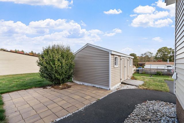 18 Lilac Court, Raymond, NH 03077