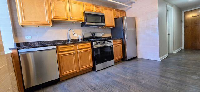 4764 N Virginia Avenue F, Chicago, IL 60625