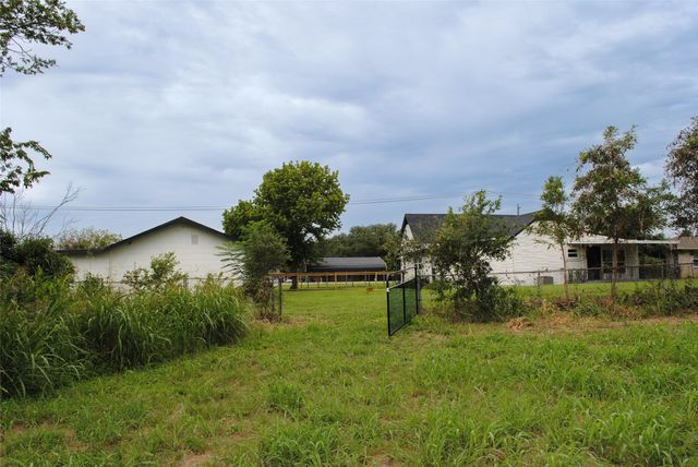 11101 China Spring Road, Waco, TX 76708