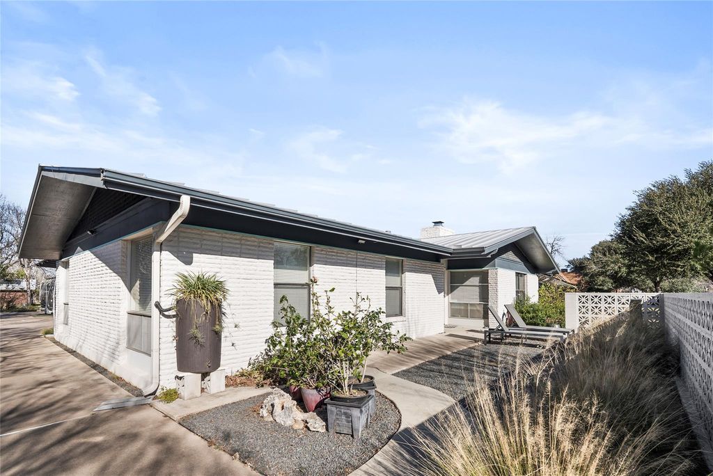 204 Taylor RD, Elgin, TX 78621