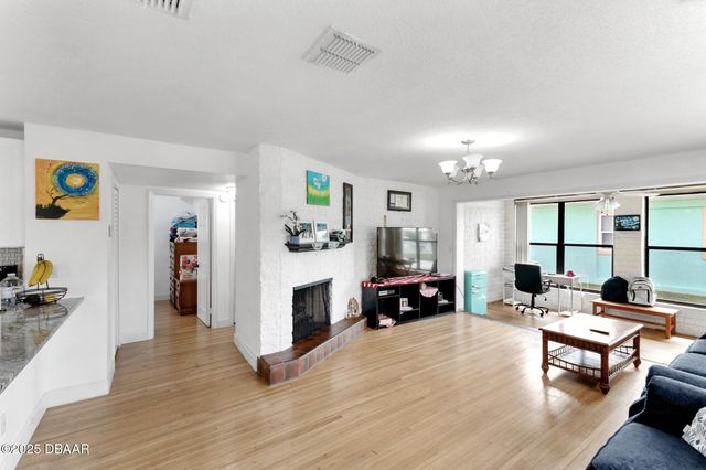 215 Woodland Avenue, Daytona Beach, FL 32118