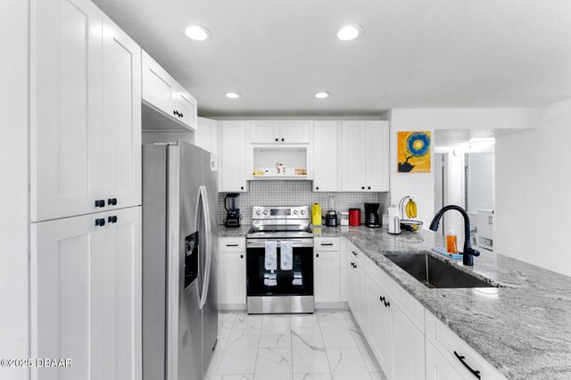 215 Woodland Avenue, Daytona Beach, FL 32118