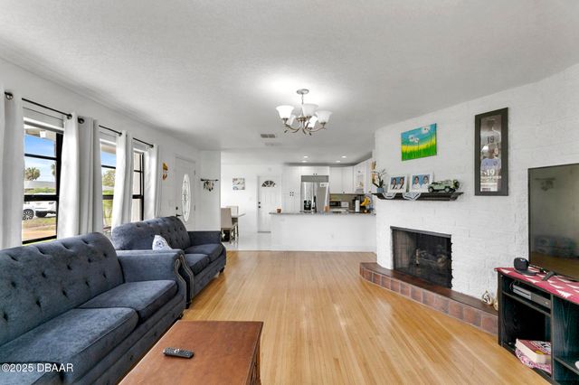 215 Woodland Avenue, Daytona Beach, FL 32118