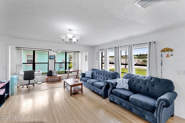 215 Woodland Avenue, Daytona Beach, FL 32118