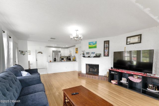 215 Woodland Avenue, Daytona Beach, FL 32118