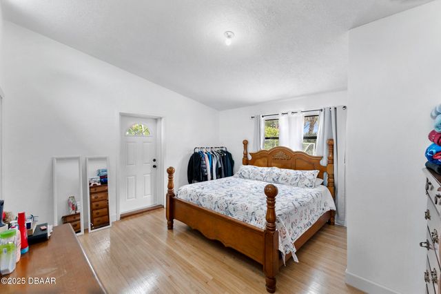 215 Woodland Avenue, Daytona Beach, FL 32118