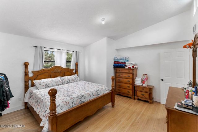 215 Woodland Avenue, Daytona Beach, FL 32118