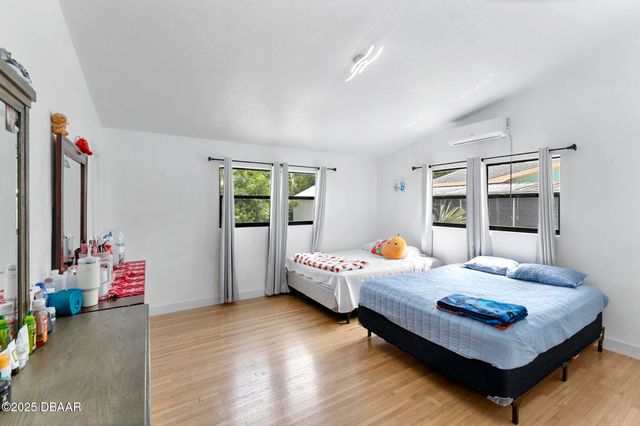 215 Woodland Avenue, Daytona Beach, FL 32118