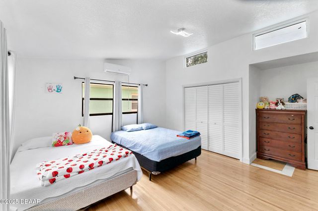 215 Woodland Avenue, Daytona Beach, FL 32118