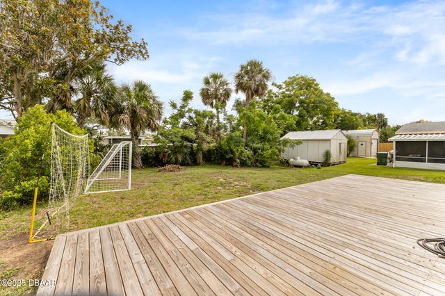 215 Woodland Avenue, Daytona Beach, FL 32118