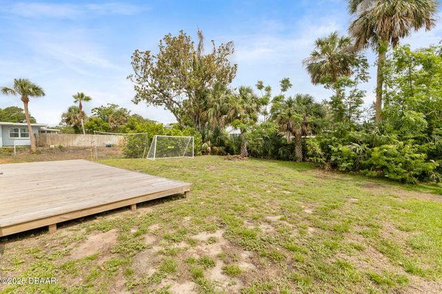 215 Woodland Avenue, Daytona Beach, FL 32118