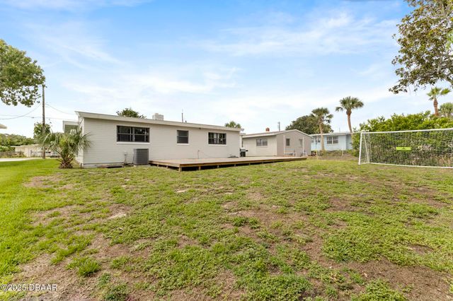 215 Woodland Avenue, Daytona Beach, FL 32118