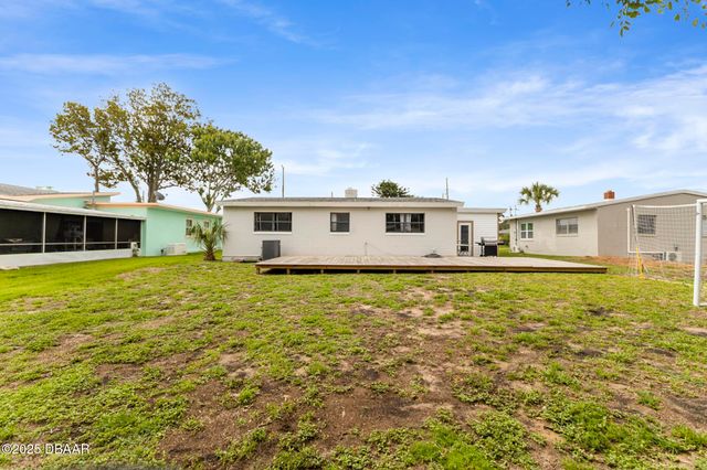 215 Woodland Avenue, Daytona Beach, FL 32118