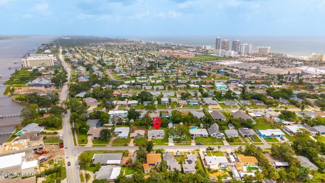 215 Woodland Avenue, Daytona Beach, FL 32118