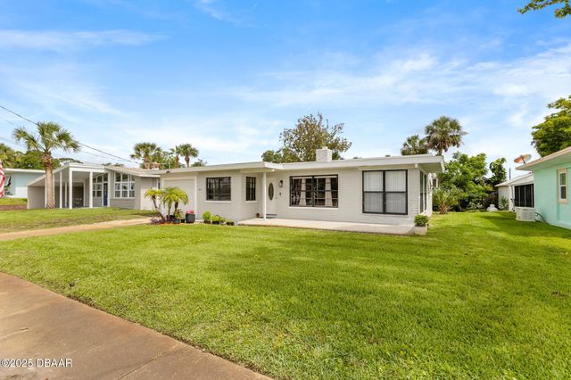 215 Woodland Avenue, Daytona Beach, FL 32118