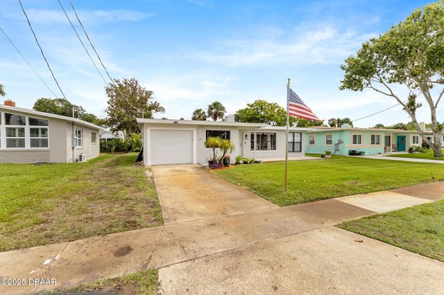 215 Woodland Avenue, Daytona Beach, FL 32118