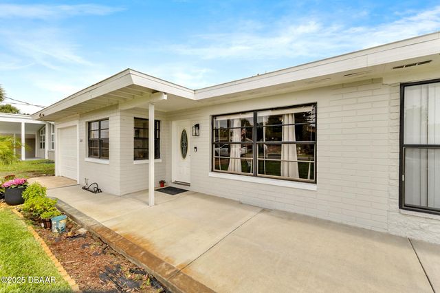 215 Woodland Avenue, Daytona Beach, FL 32118
