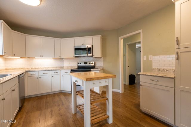 1145 Pebble Drive 1145, Bristol, VA 24201