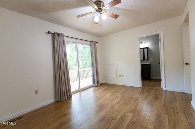 1145 Pebble Drive 1145, Bristol, VA 24201