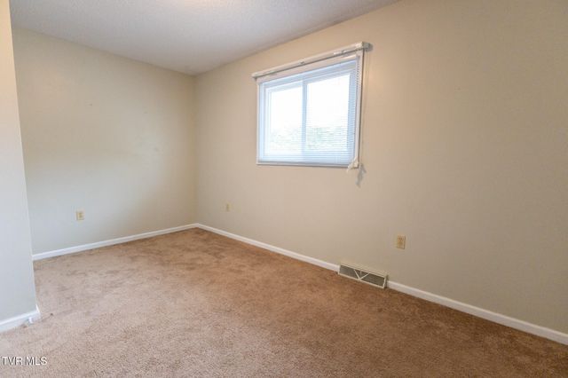 1145 Pebble Drive 1145, Bristol, VA 24201