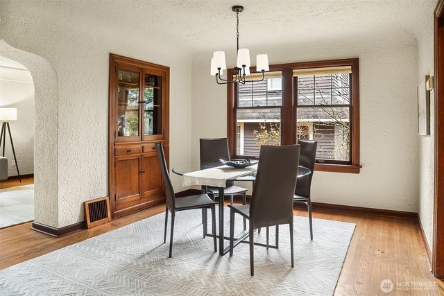 1216 NE 77th Street, Seattle, WA 98115