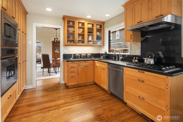 1216 NE 77th Street, Seattle, WA 98115