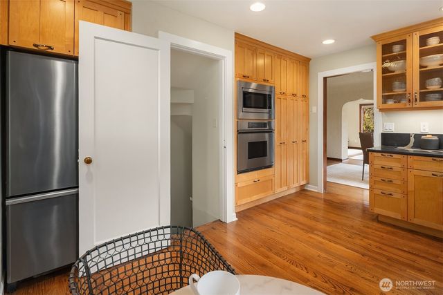 1216 NE 77th Street, Seattle, WA 98115