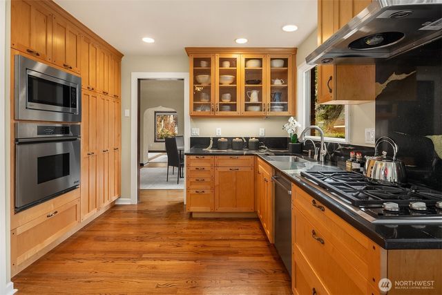 1216 NE 77th Street, Seattle, WA 98115