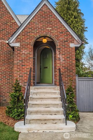 1216 NE 77th Street, Seattle, WA 98115