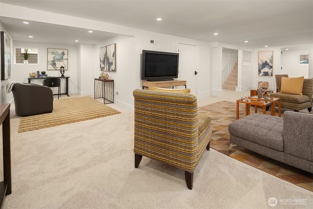 1216 NE 77th Street, Seattle, WA 98115