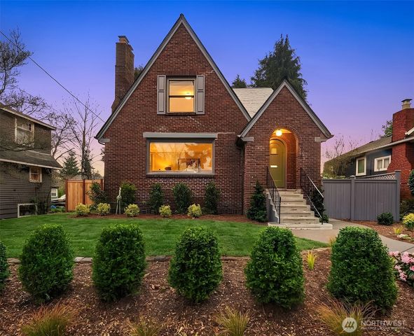 1216 NE 77th Street, Seattle, WA 98115