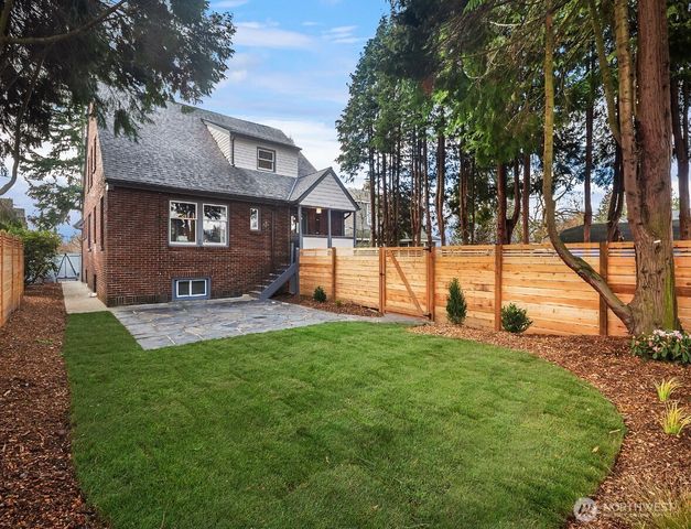 1216 NE 77th Street, Seattle, WA 98115